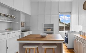 Canterbury Cottage - Dog Friendly - Fully Fenced